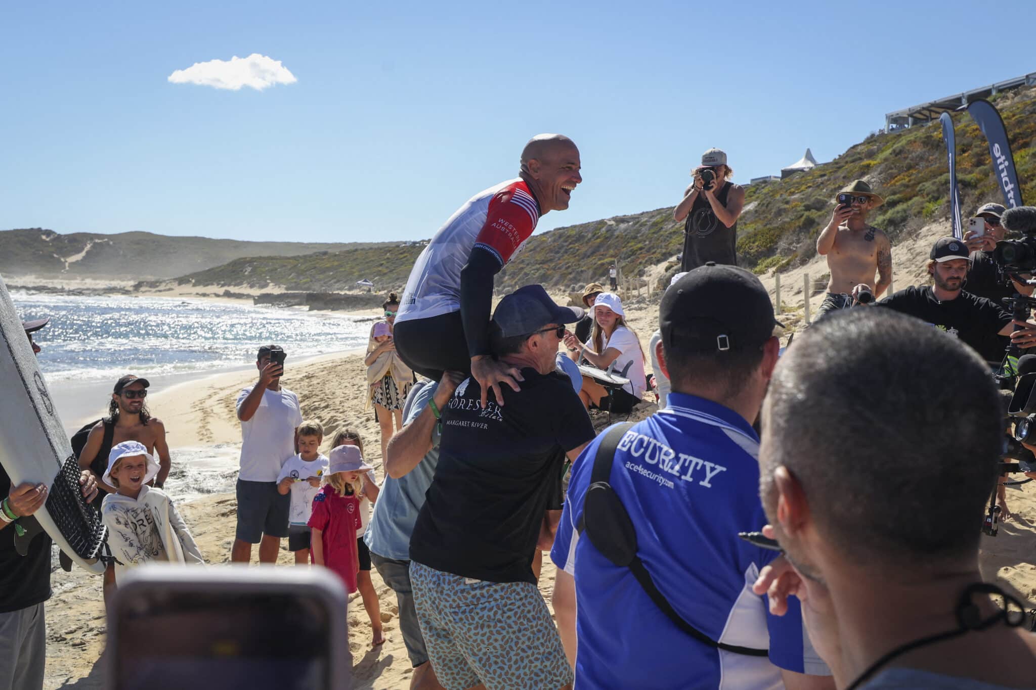 Kelly Slater anuncia aposentadoria