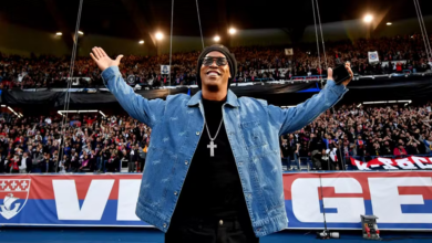 Ronaldinho Gaúcho comparece a PSG x Barcelona