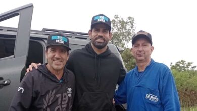 Diego Costa, do Grêmio, ajudando na tragédia do Rio Grande do Sul