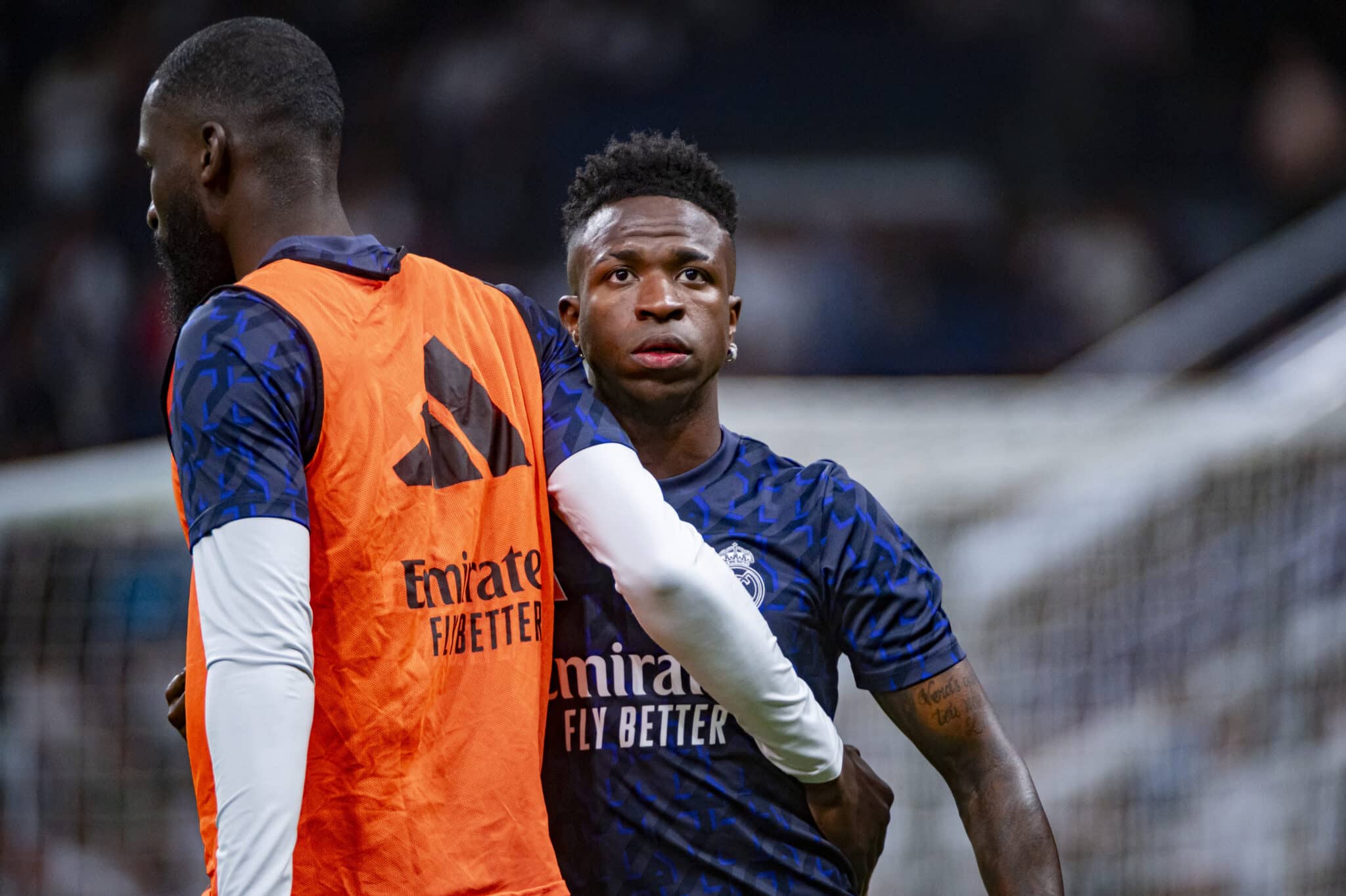 Vini Jr e Rudiger em aquecimento do Real Madrid