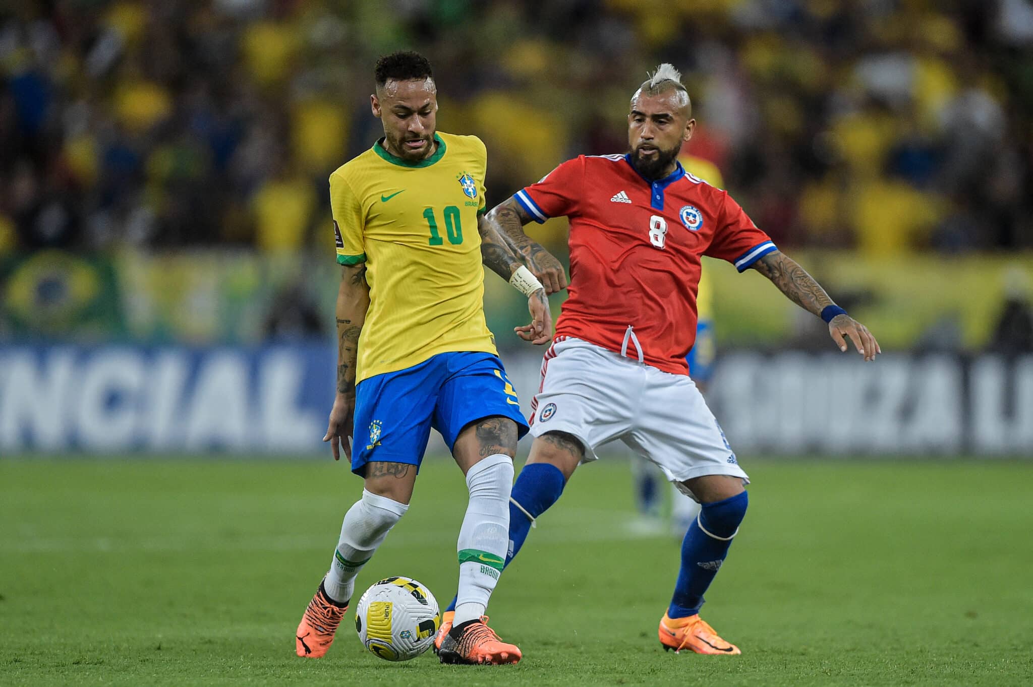 Neymar e Vidal se enfrentando e Brasil x Chile