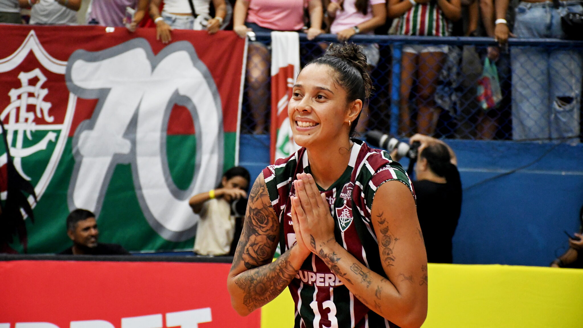 Ariane do time de vôlei do Fluminense