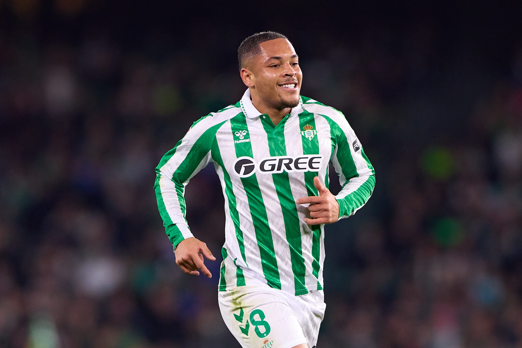 Vitor Roque, do Barcelona, emprestado ao Real Bétis