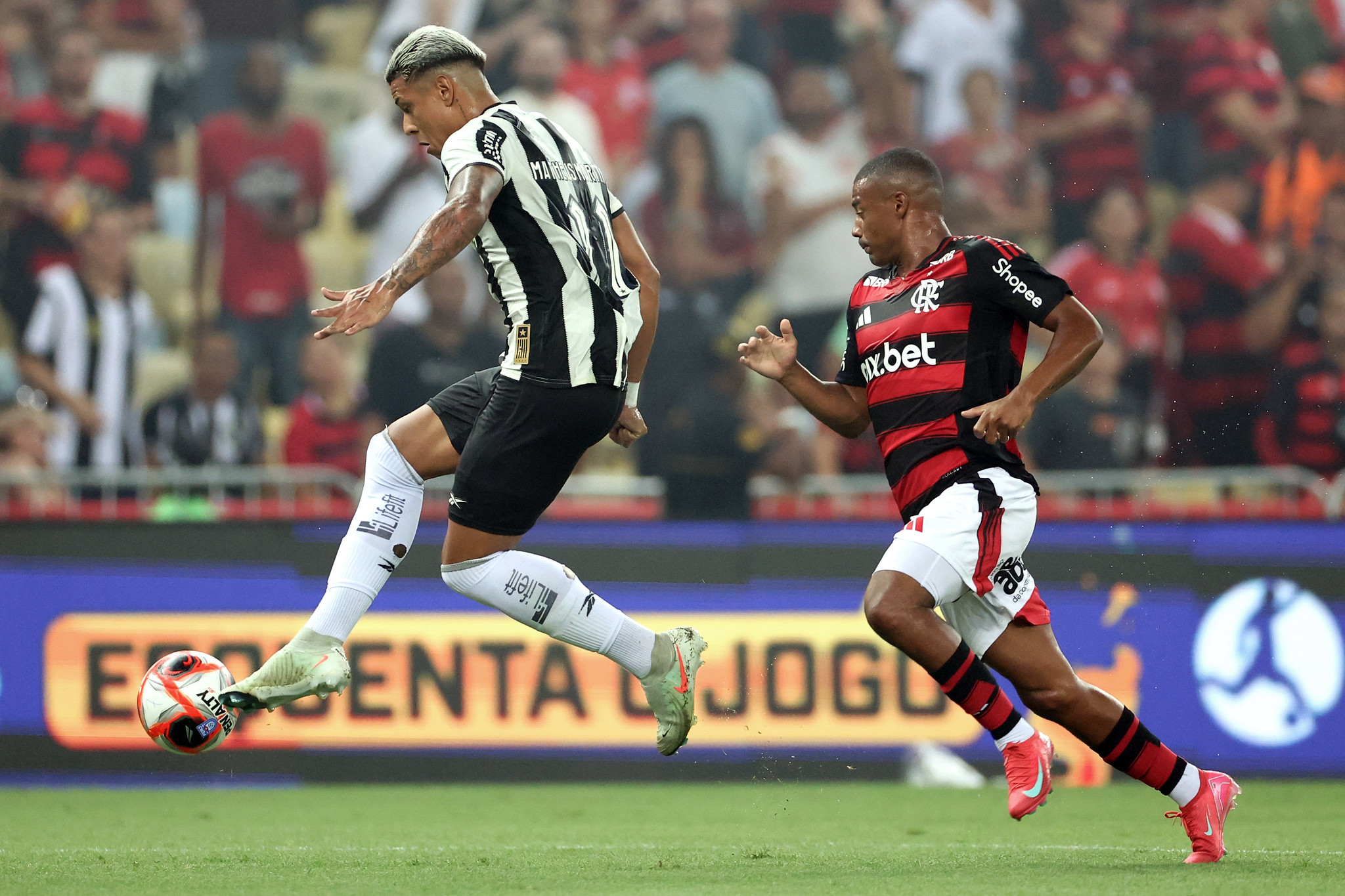 Matheus Martins e De La Cruz em Flamengo x Botafogo