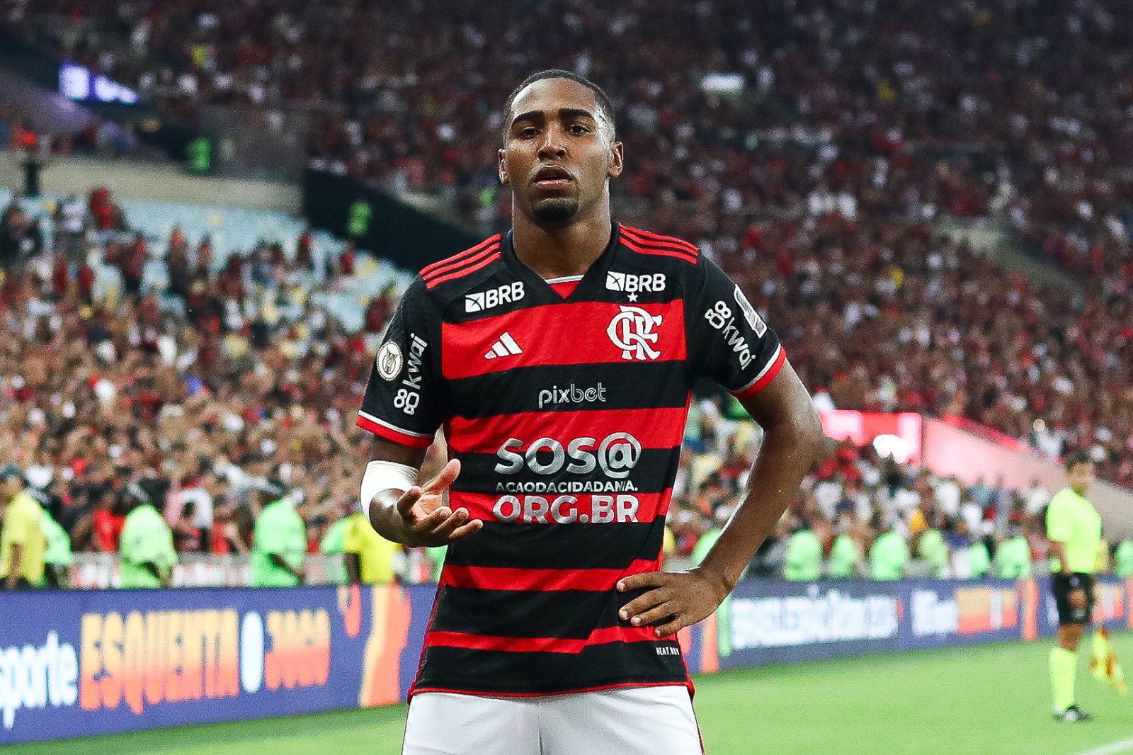 Lorran em ação pelo Flamengo