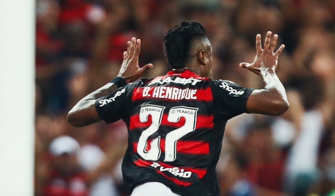 Bruno Henrique comemorando gol 100 contra o Vasco