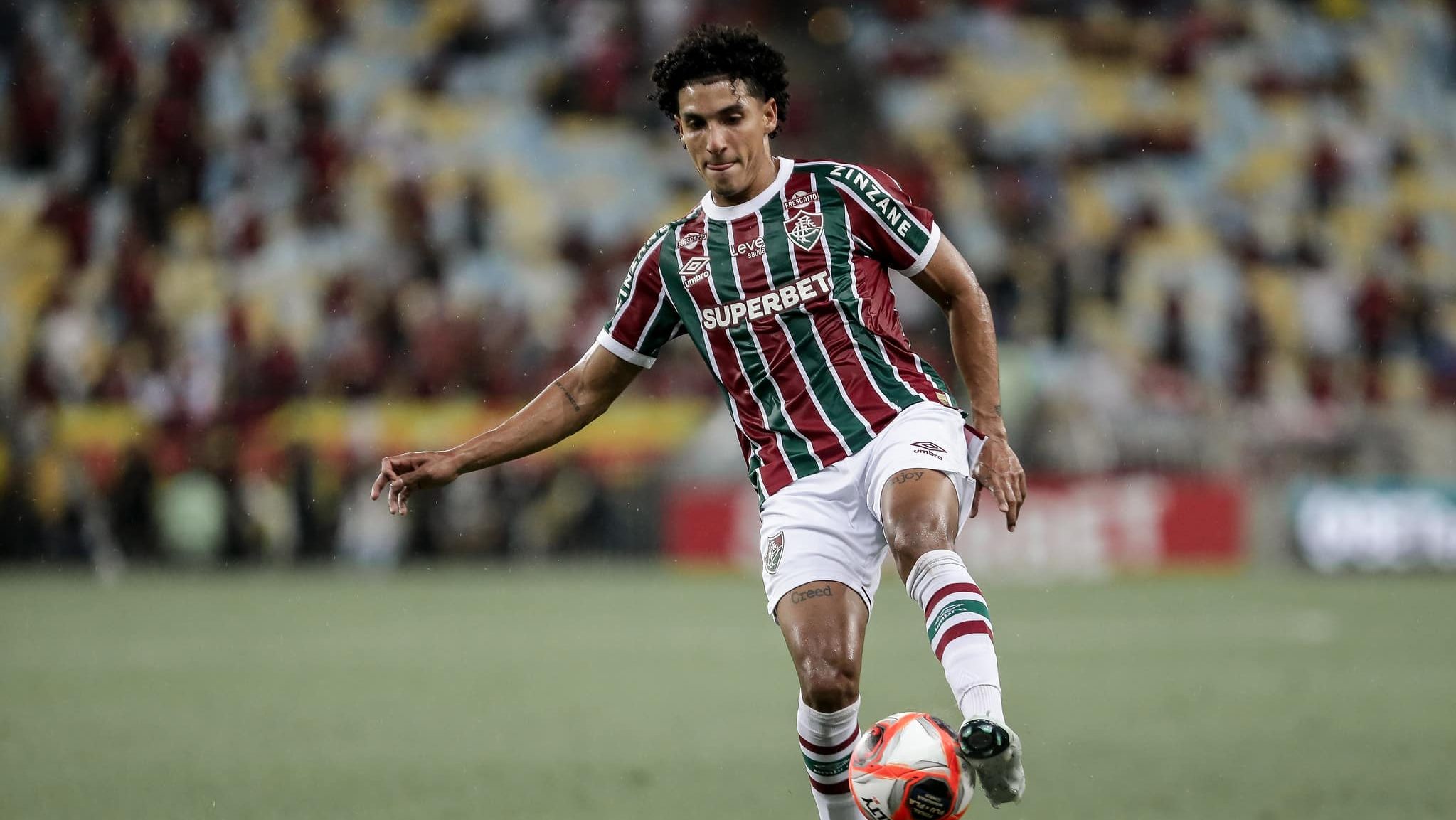 Gabriel Fuentes em ação pelo Fluminense