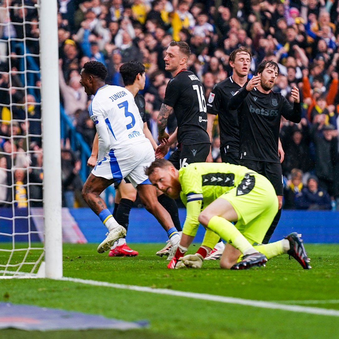 Leeds United goleou o Stoke City