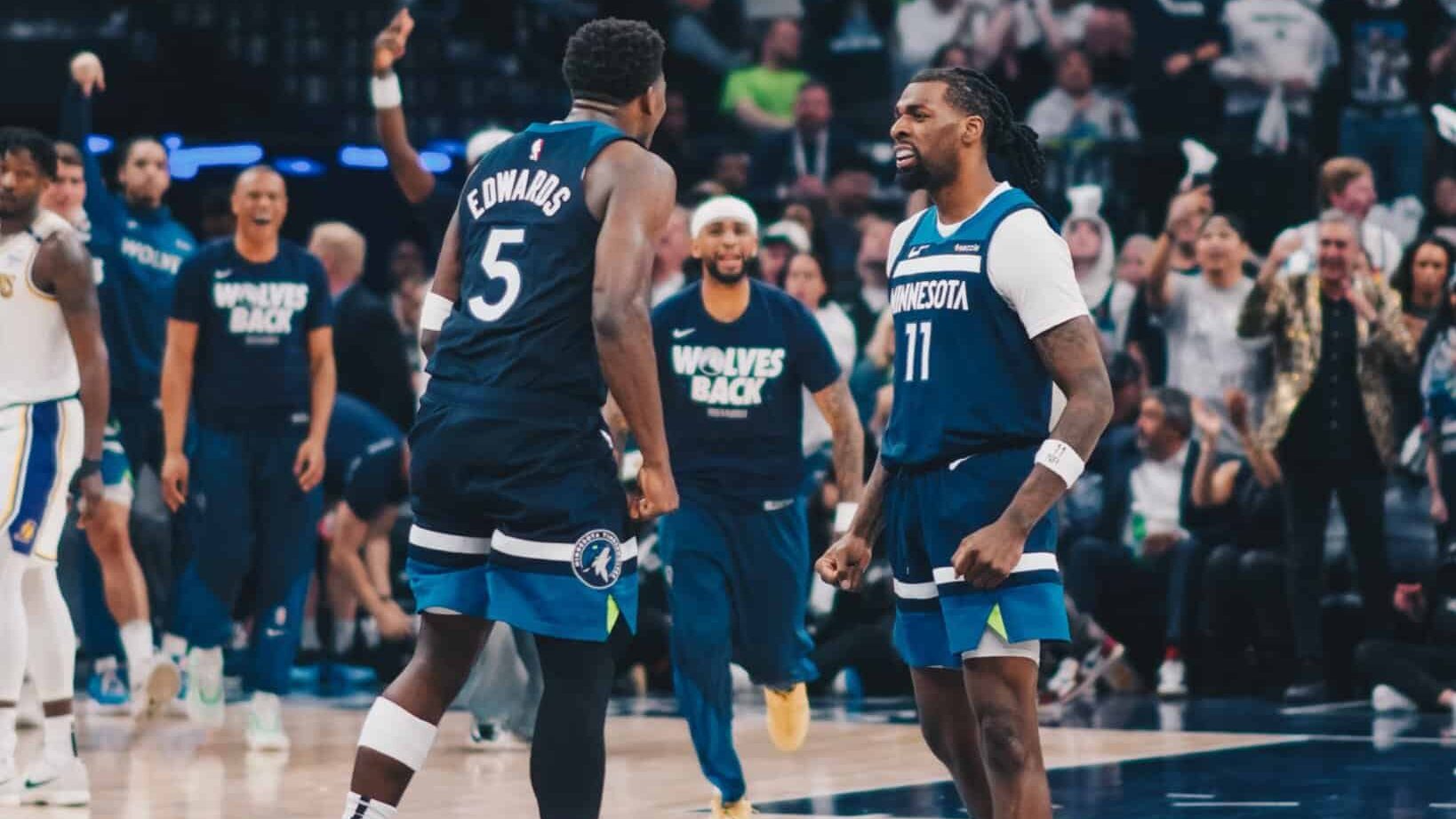 Anthony Edwards foi o destaque dos Wolves