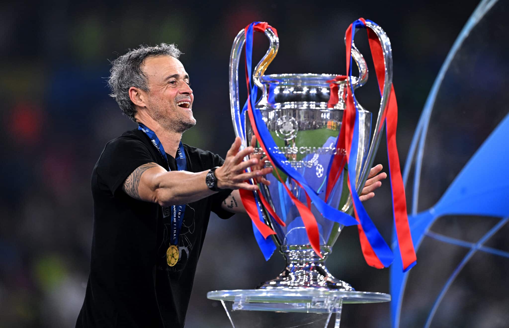 O técnico Luis Enrique com a taça da Champions League