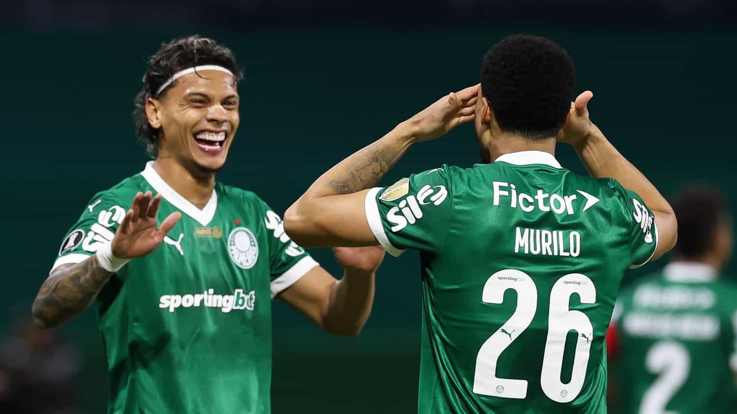 Jogadores do Palmeiras comemoram gol