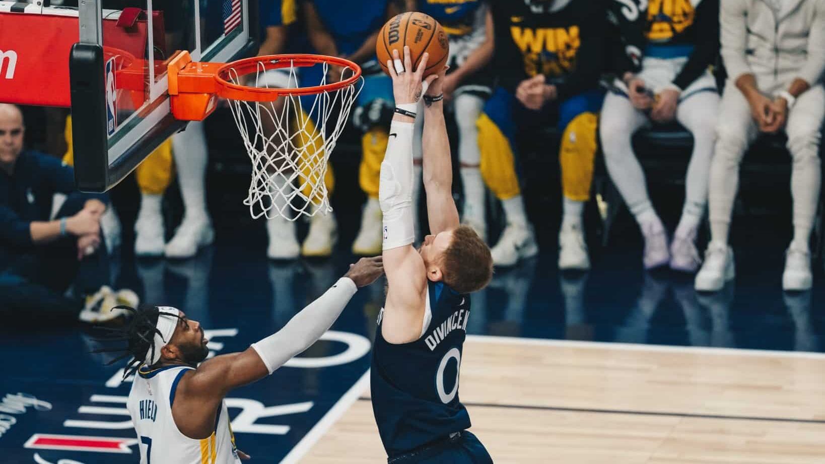 Donte DiVincenzo enterra na vitória do Minnesota Tiberwolves