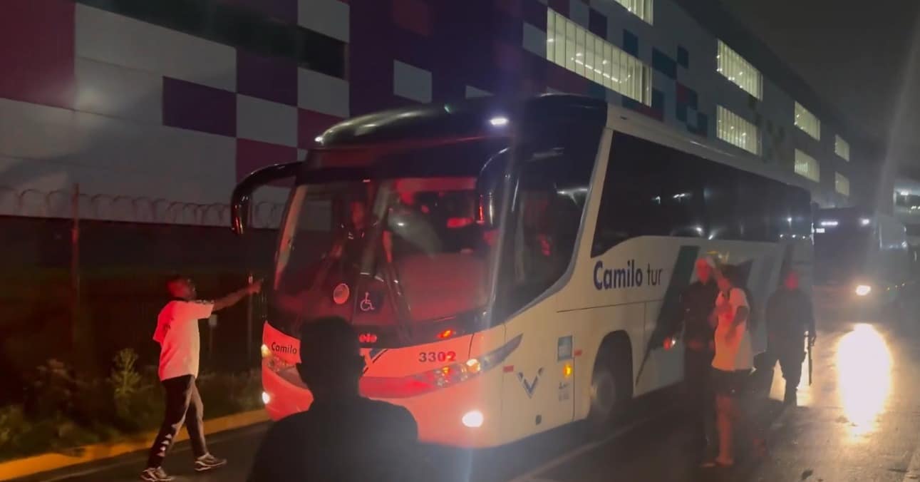 Protesto no desembarque do Vasco