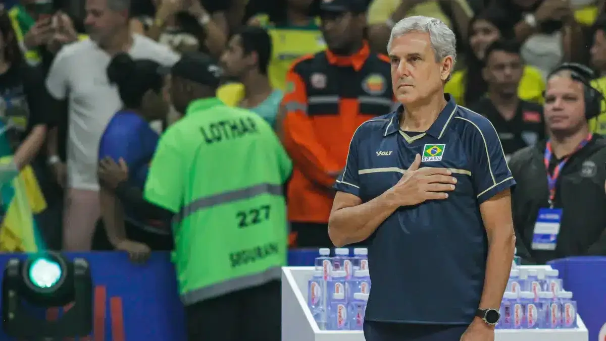Zé Roberto treinador da seleção brasileira de vôlei durante jogo da VNL