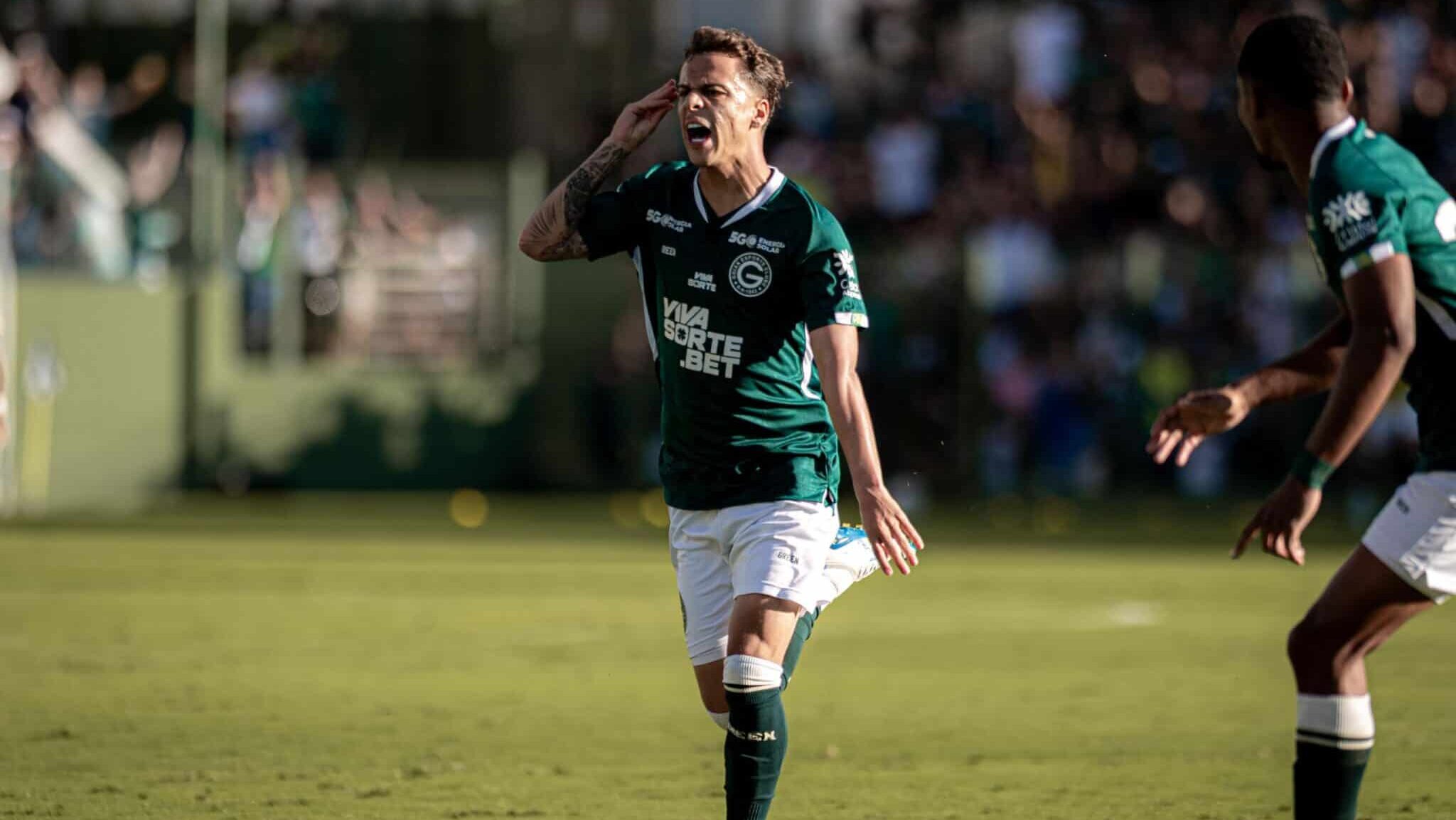 Vitinho, do Goiás, comemorando seu gol contra o Volta Redonda - Mariana Tolentino/Pera Photo Press/Gazeta Press