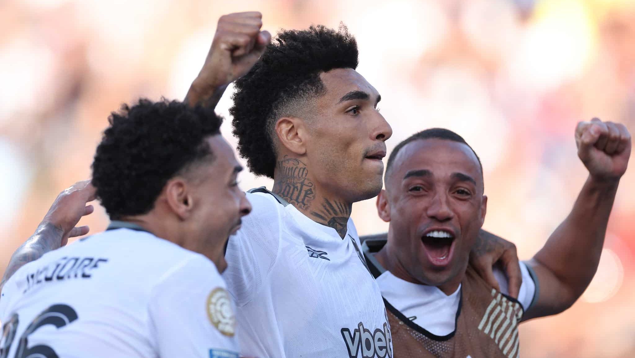 Igor Jesus, Marçal e Gregore na vitória do Botafogo sobre o PSG