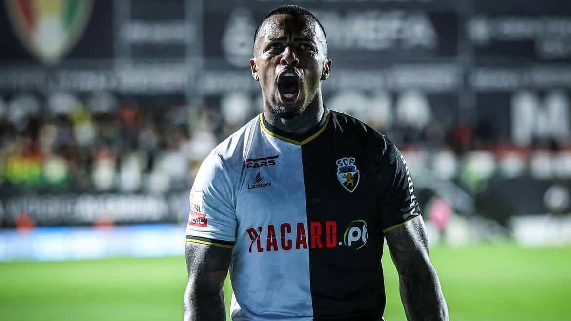 David Pastor, lateral-direito do Farense