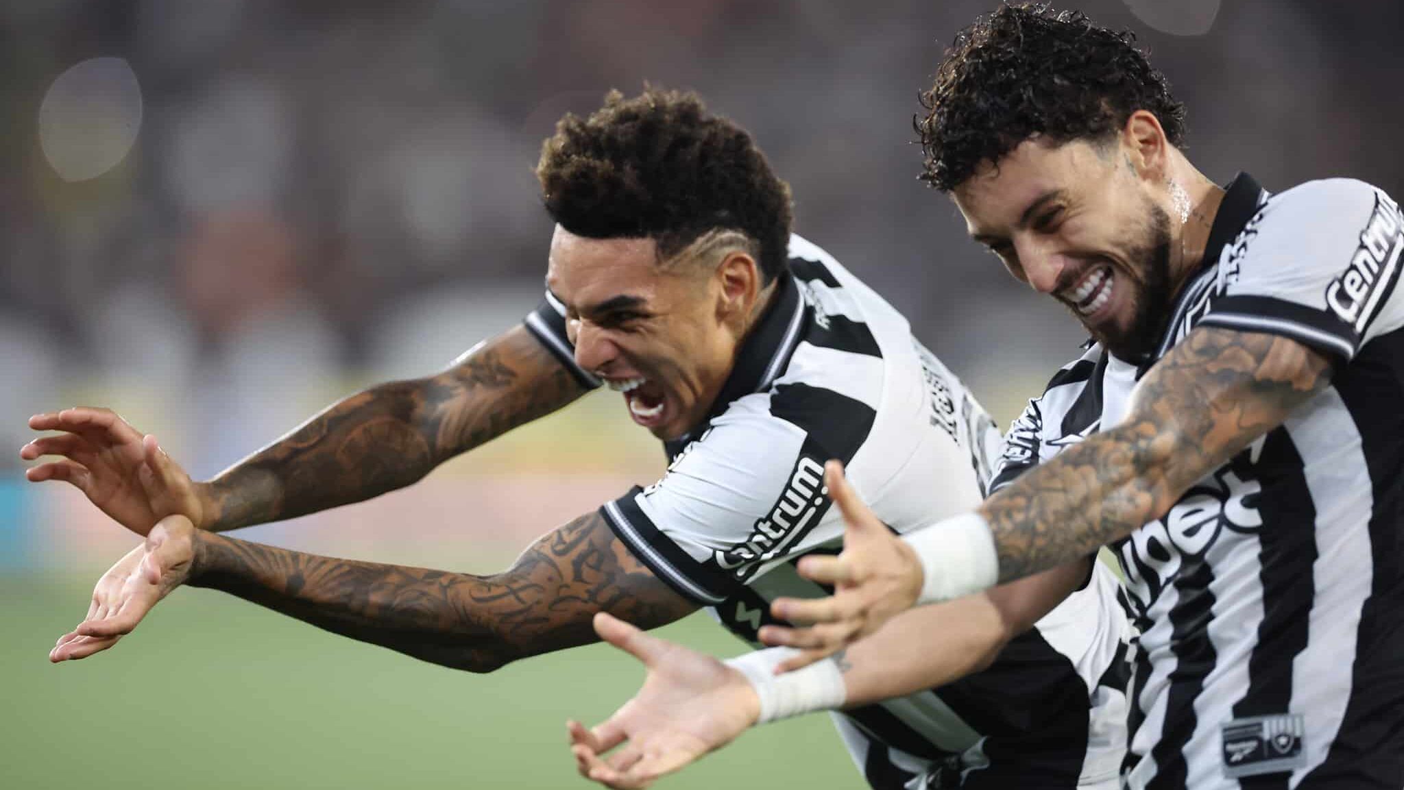Igor Jesus e Alex Telles