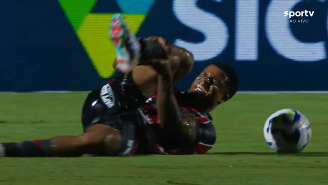 Jamerson sofre fratura exposta