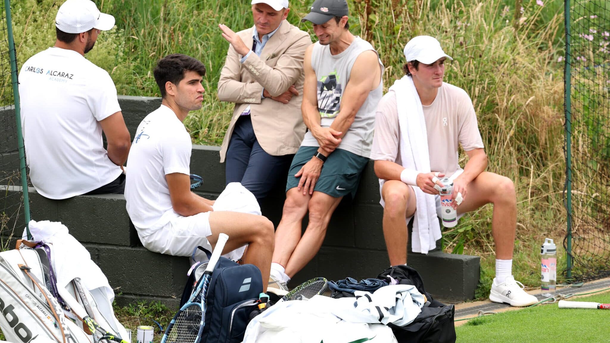 Carlos Alcaraz e João Fonseca treinando juntos em Wimbledon