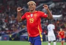 Lamine Yamal comemorando um dos seus dois gols da vitória da Espanha sobre a França - Divulgação / Uefa