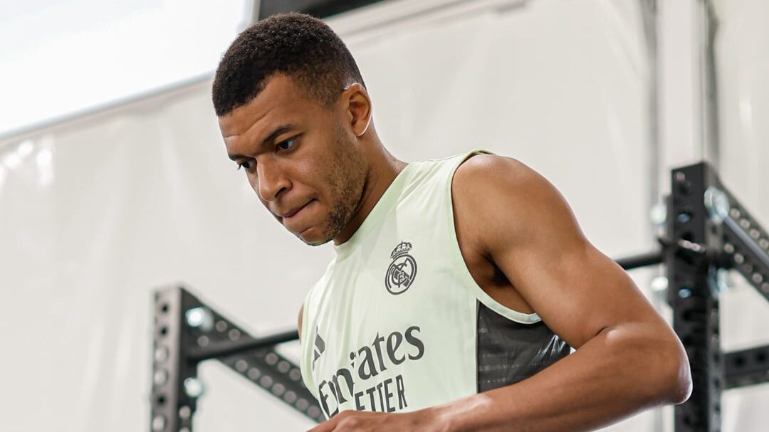 Mbappé em treino após internação