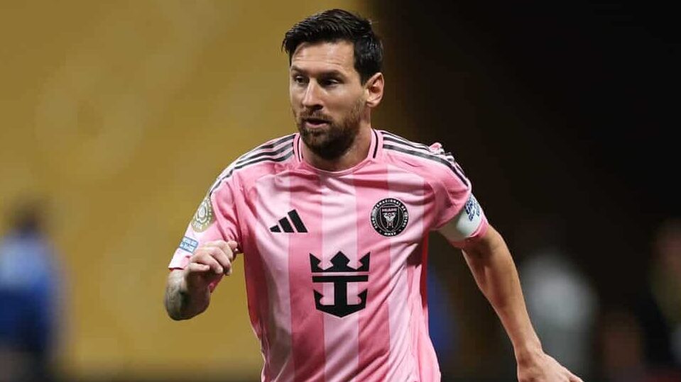 Messi marcou um golaço contra o Porto - Patrick Smith - FIFA/FIFA via Getty Images)