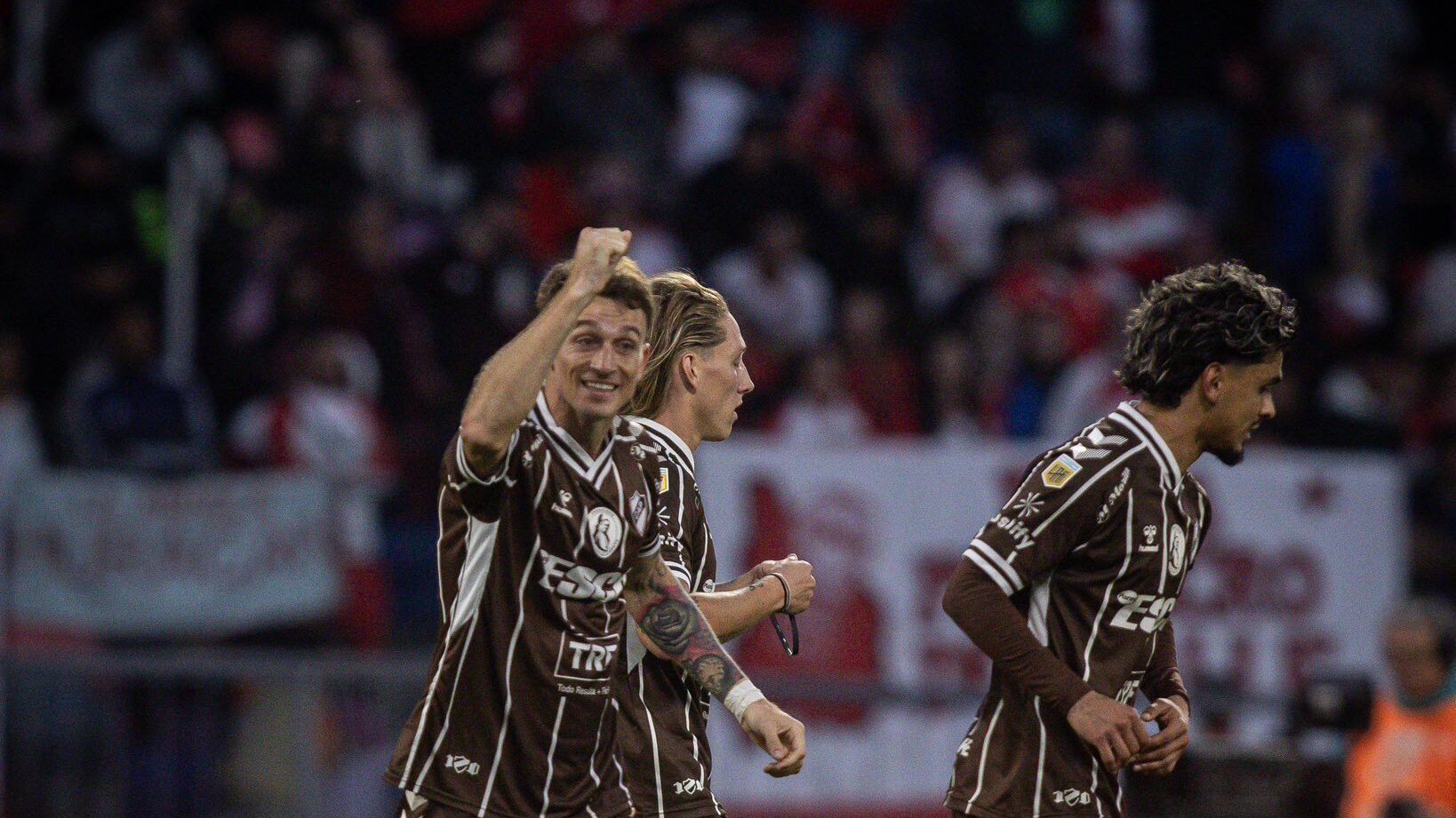 Mainero, do Platense, comemorando o gol do título