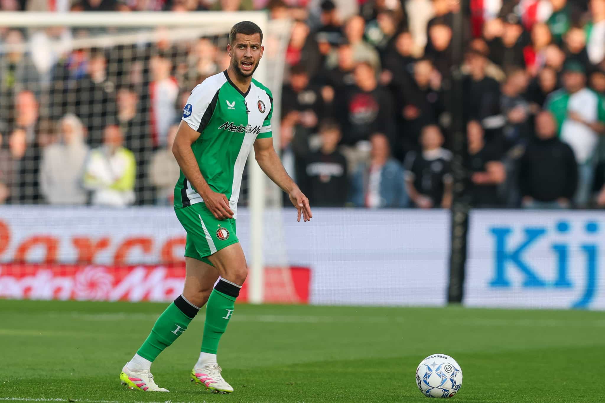 David Hancko com a bola