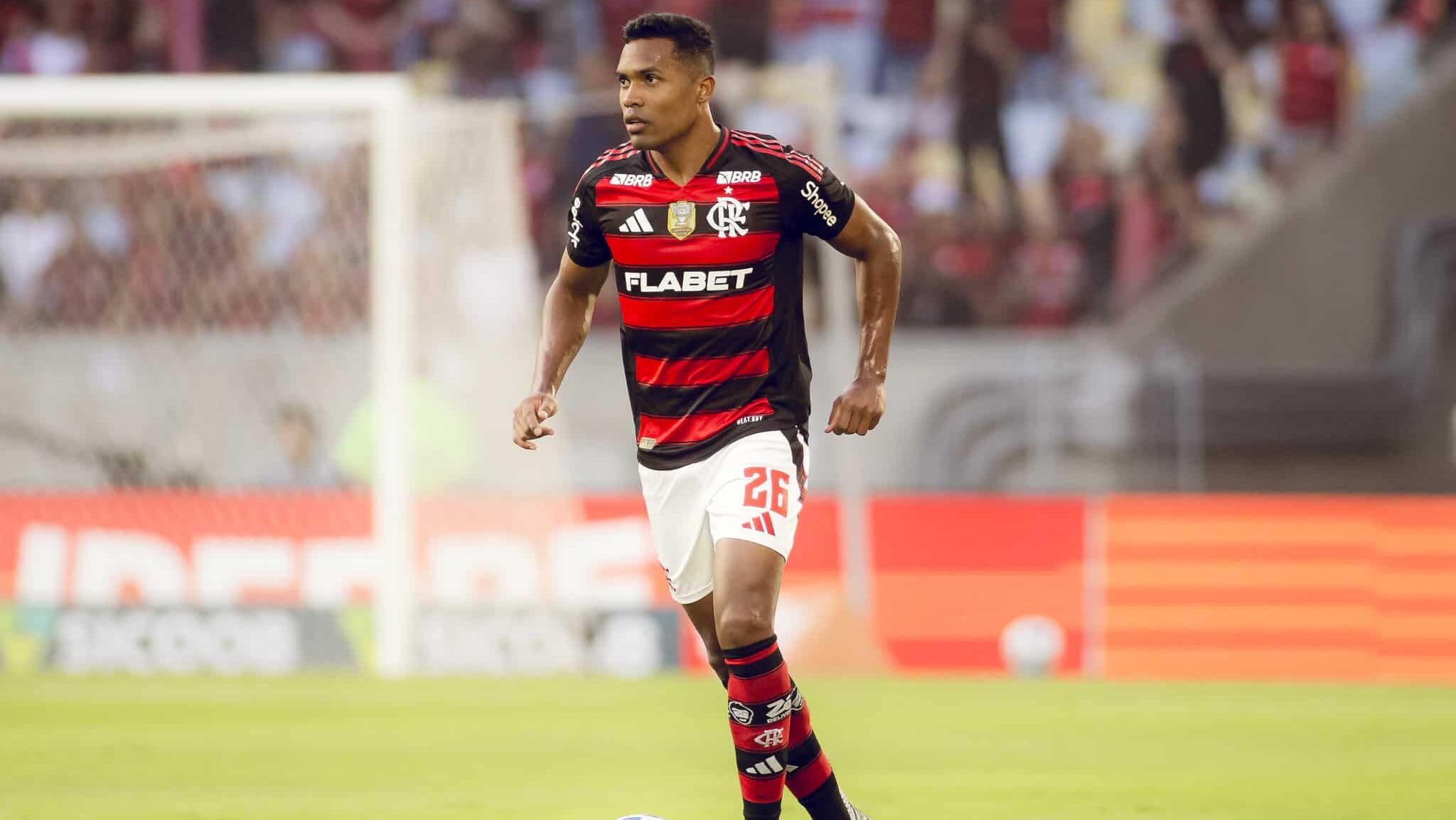 Alex Sandro sofreu uma lesão muscular no duelo contra o São Paulo - Adriano Fontes / Flamengo