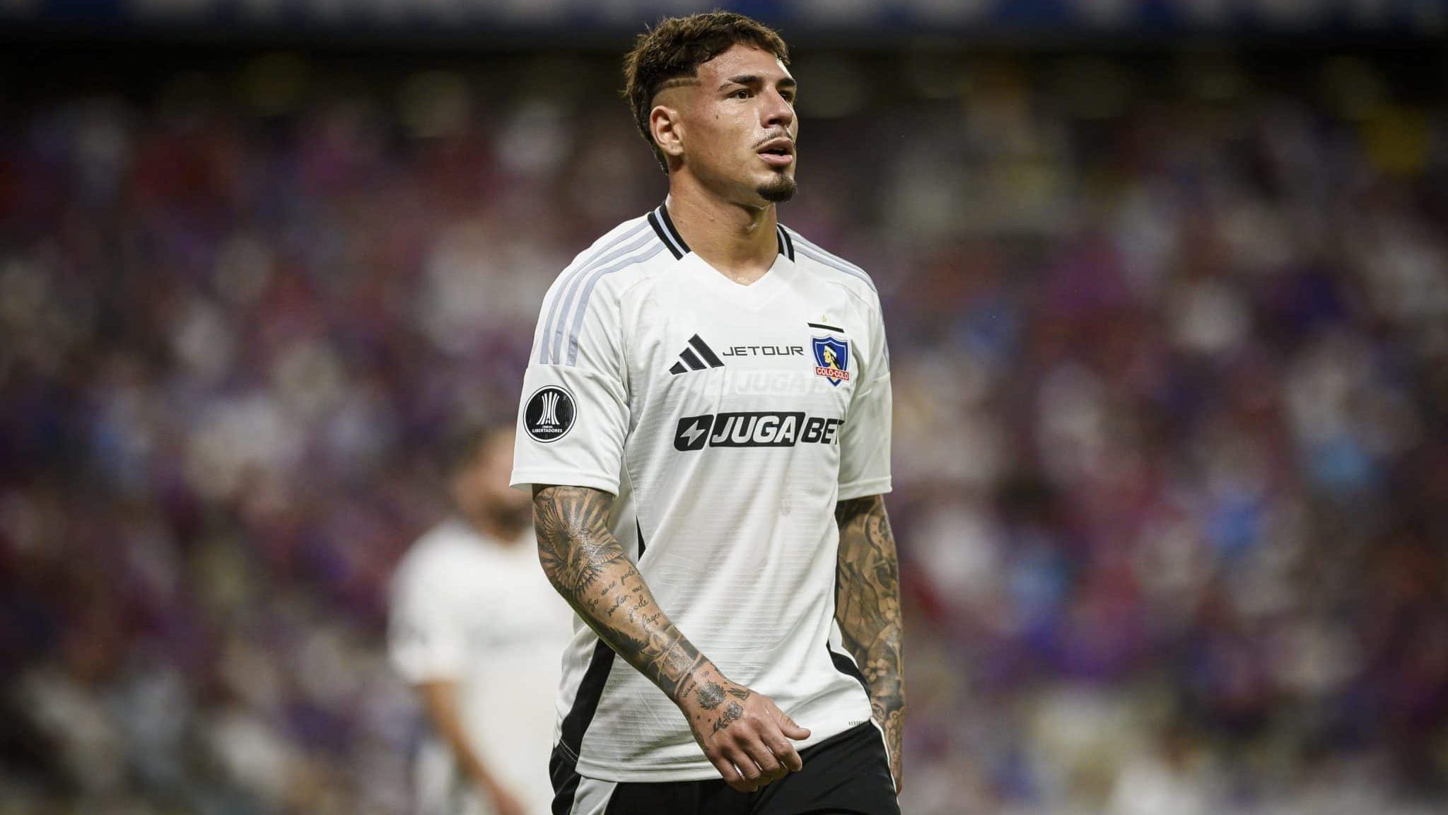 Alan Saldivia em ação pelo Colo-Colo - Davi Rocha/Sports Press Photo/Getty Images
