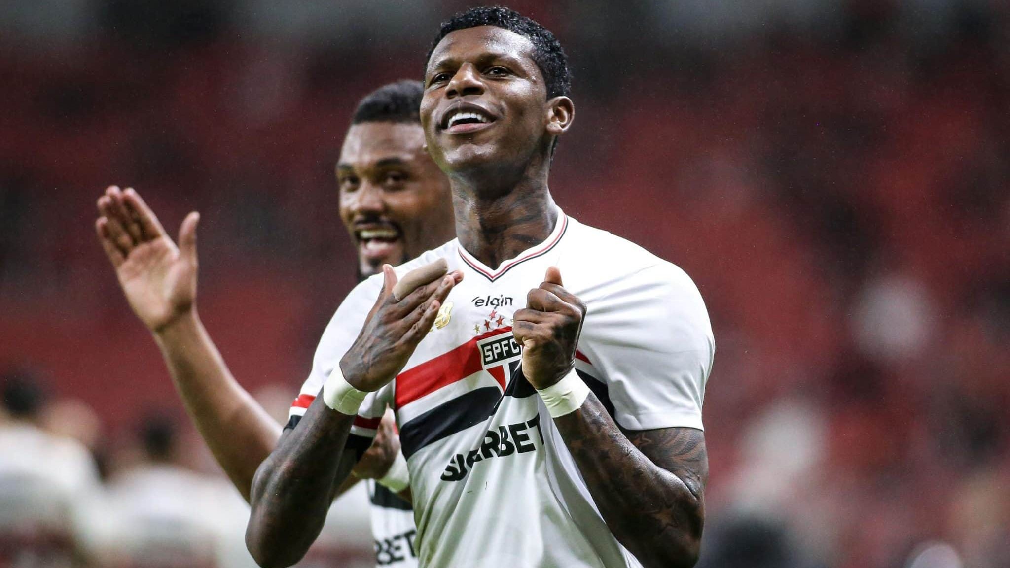 Arboleda, do São Paulo, comemorando seu gol contra o Internacional - Willian Abi/ Pera Photo Press/Gazeta Press
