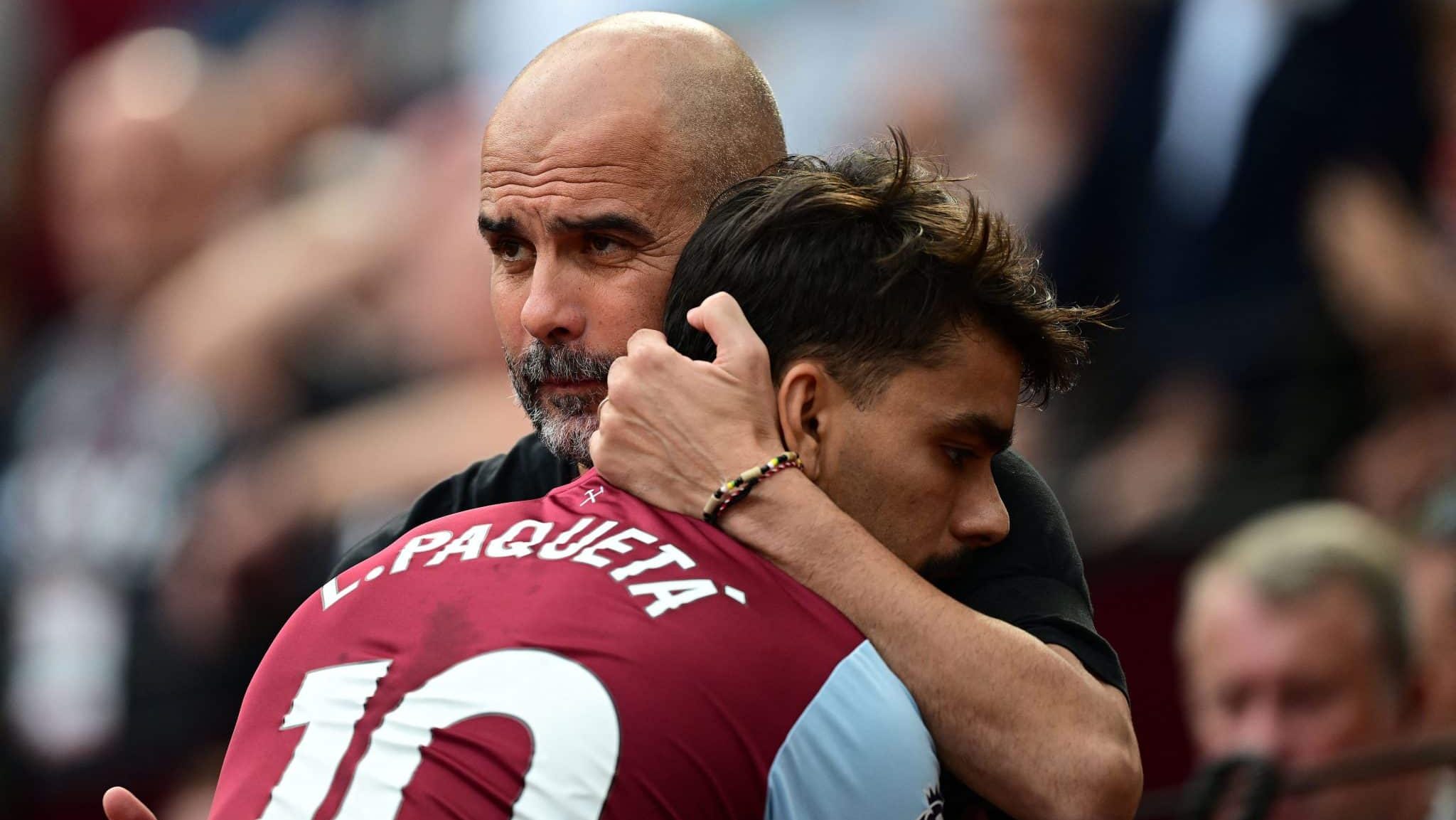 Lucas Paquetá e Pep Guardiola abraçados. Foto: Ben Stansall/AFP via Getty Images