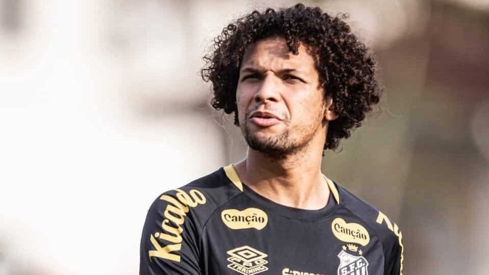 Willian Arão em treino pelo Santos