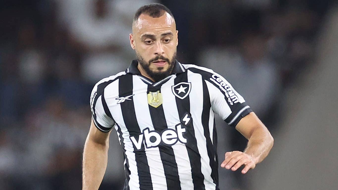 Arthur Cabral em ação pelo Botafogo