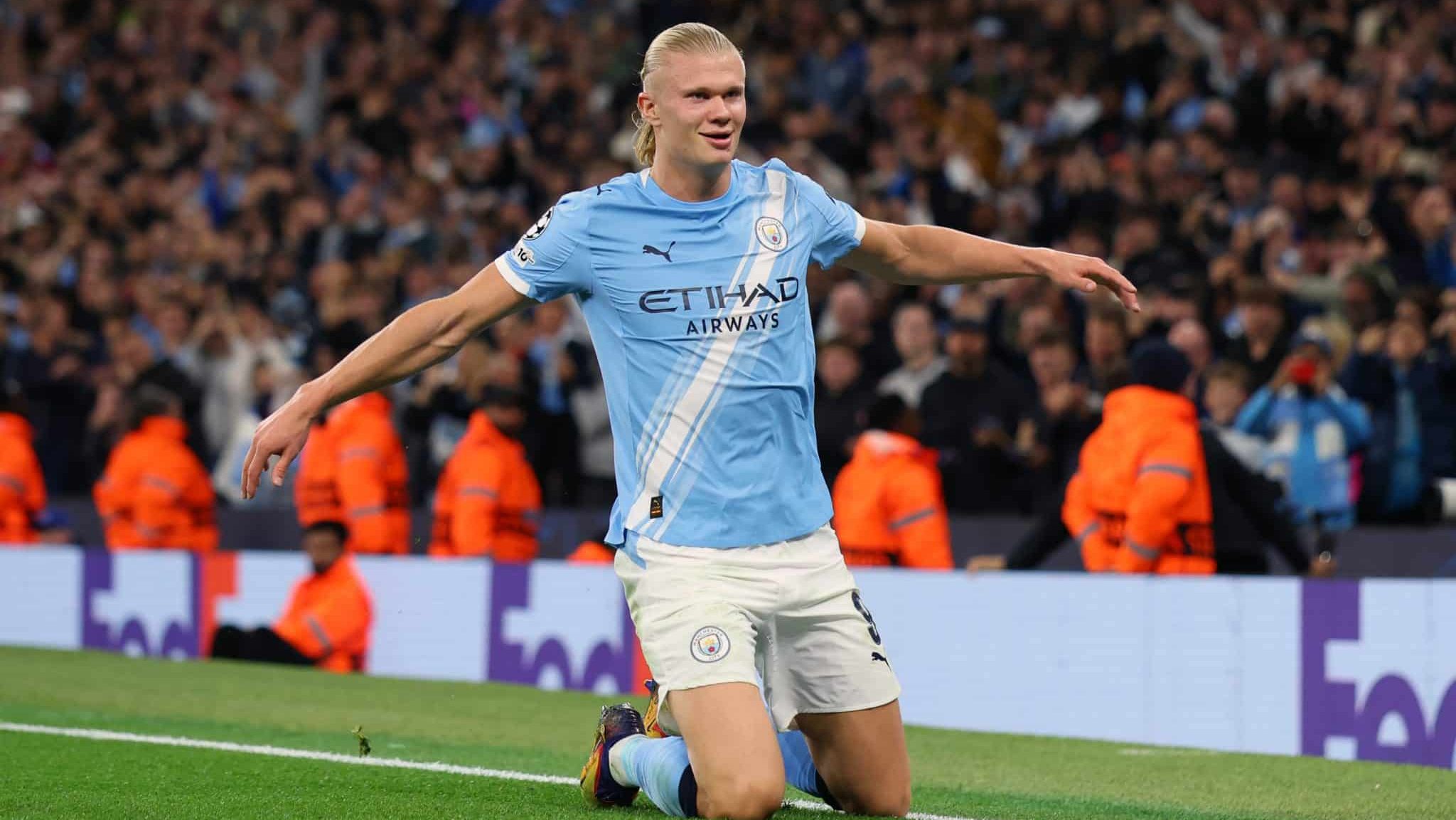 Haaland comemorando gol pelo Manchester City
