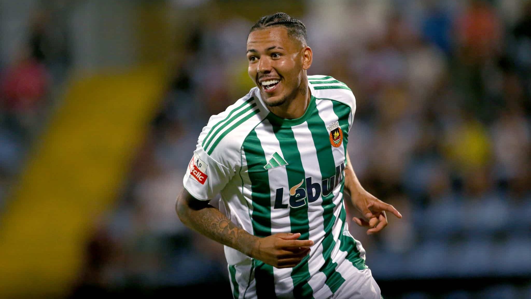 Clayton comemorando gol pelo Rio Ave. Foto: MB Media/Getty Images