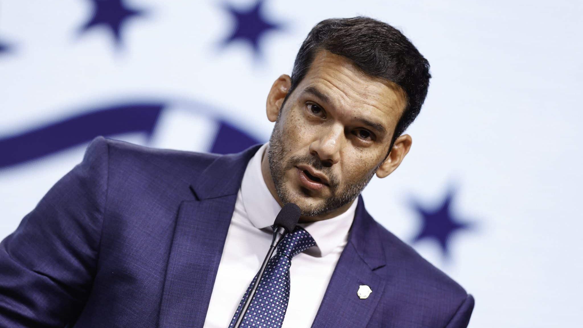 Samir Xaud presidente da CBF anunciou a implementação do impedimento semiautomático no Brasil