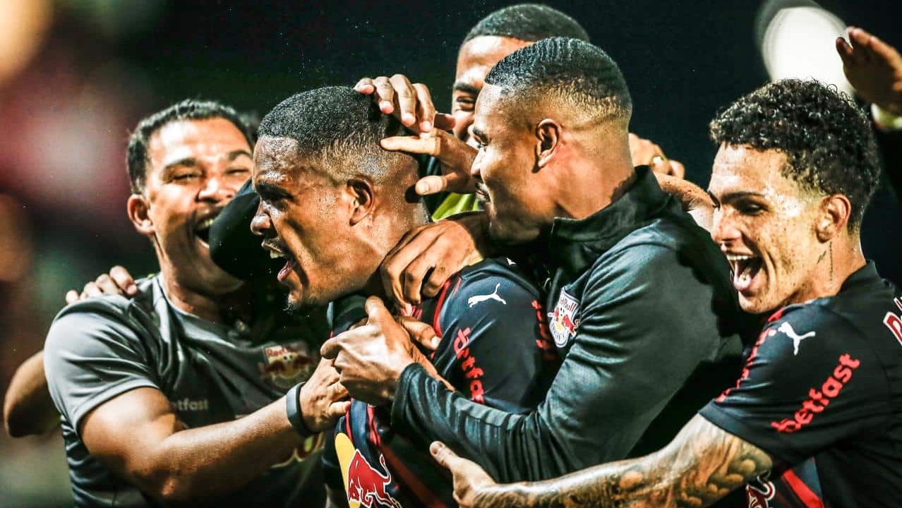 Bragantino vence Atlético