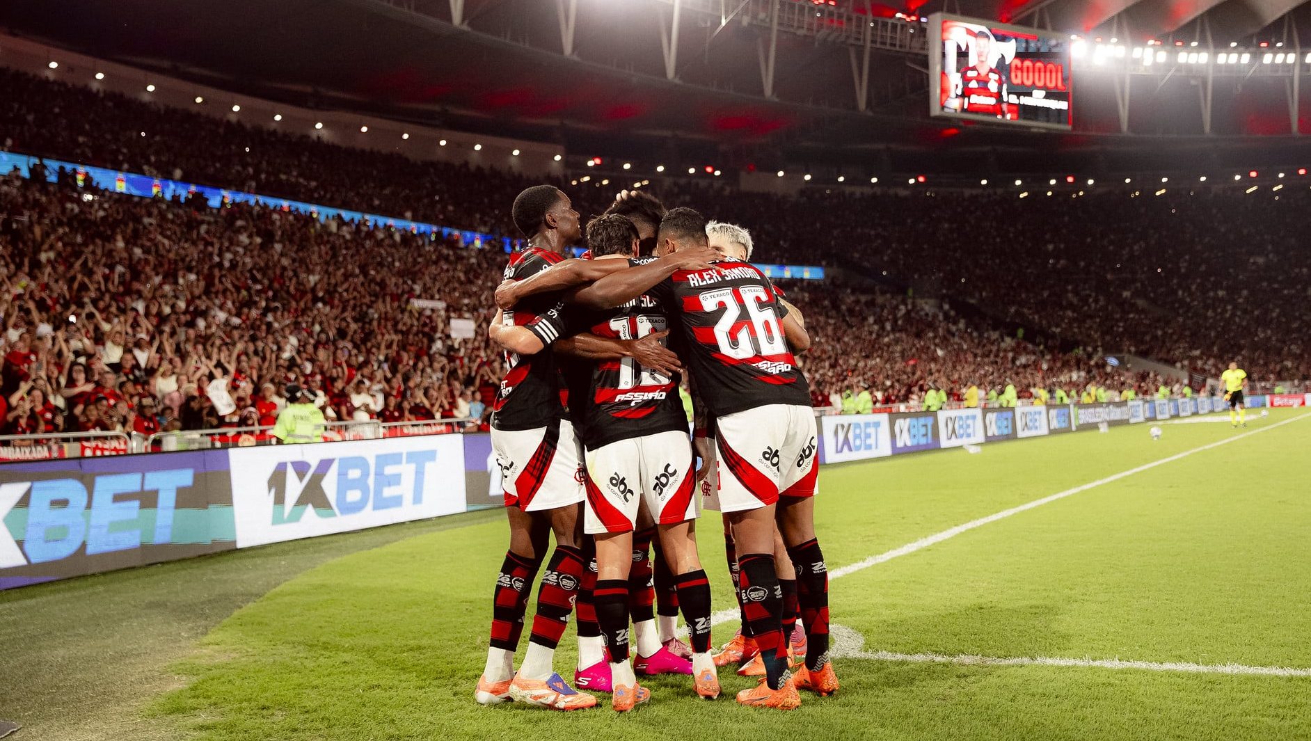 Jogadores do Flamengo comemoram gol