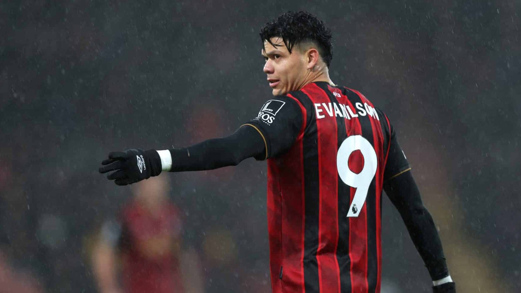 Evanilson em ação pelo Bournemouth