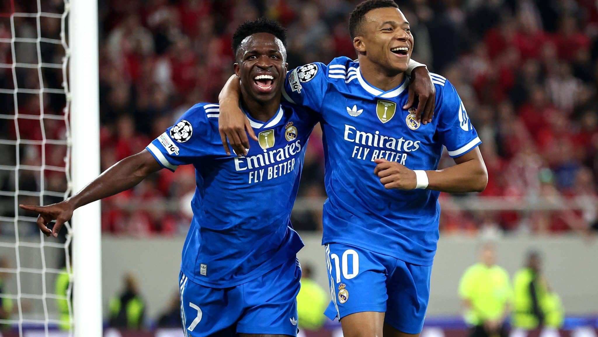 Vinicius Júnior e Mbappé celebram gol pelo Real Madrid