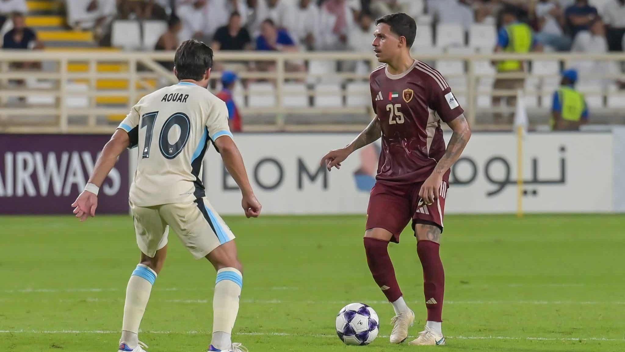 Jadsom em ação pelo Al-Wahda, dos Emirados Árabes Unidos