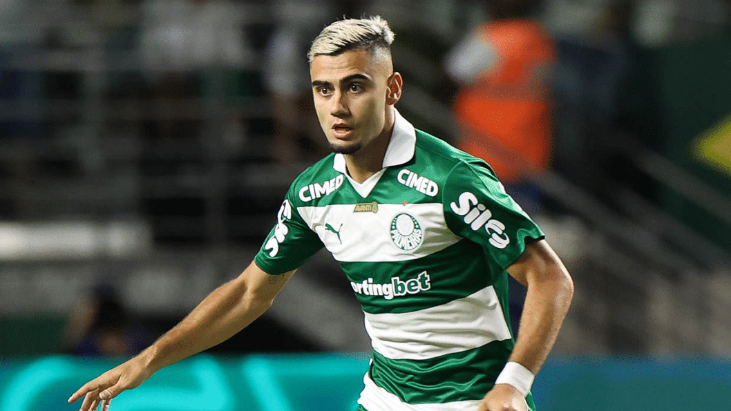 Andreas Pereira em campo no Allianz