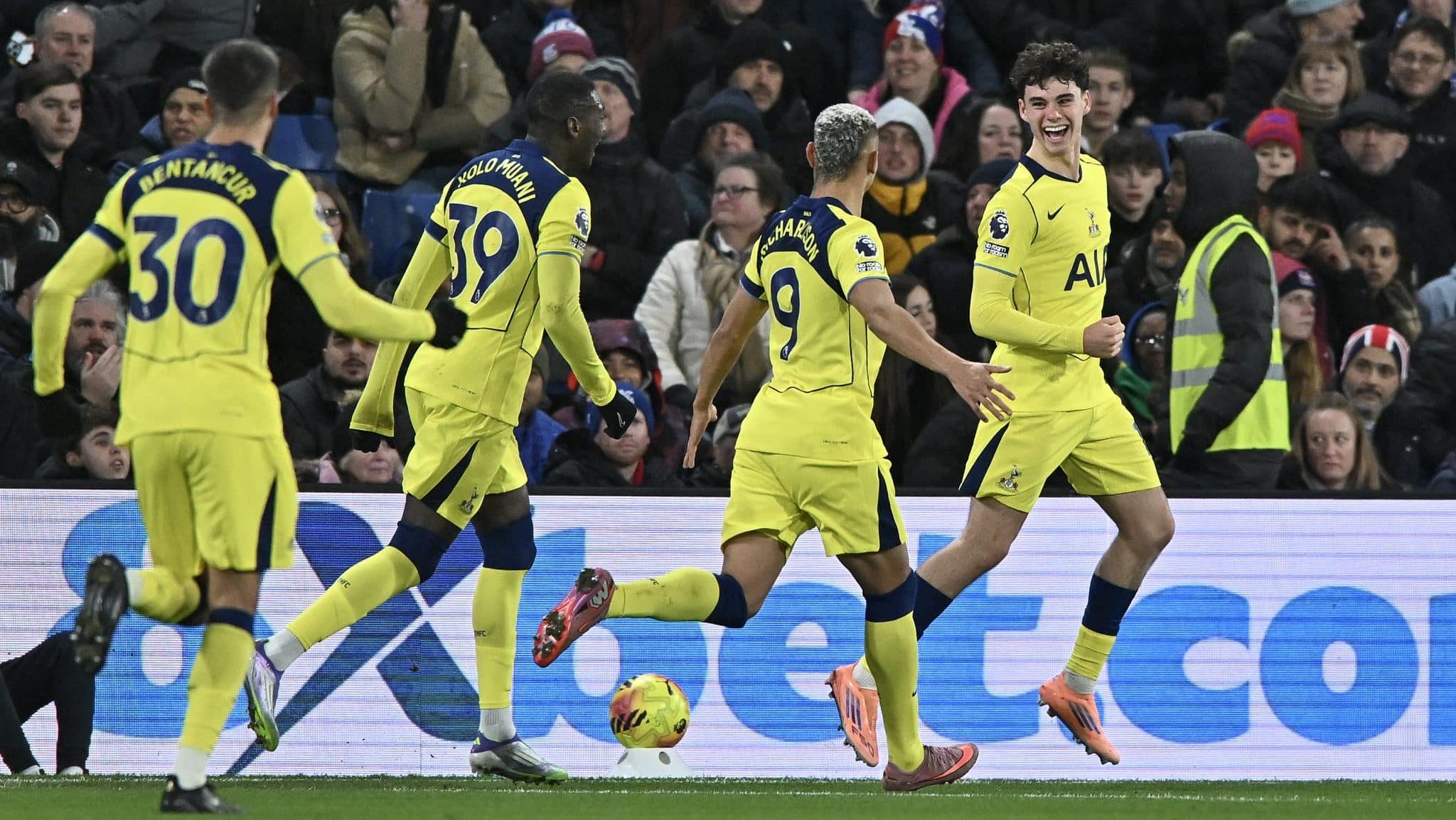 Archie Gray fez o gol da vitória do Totttenham