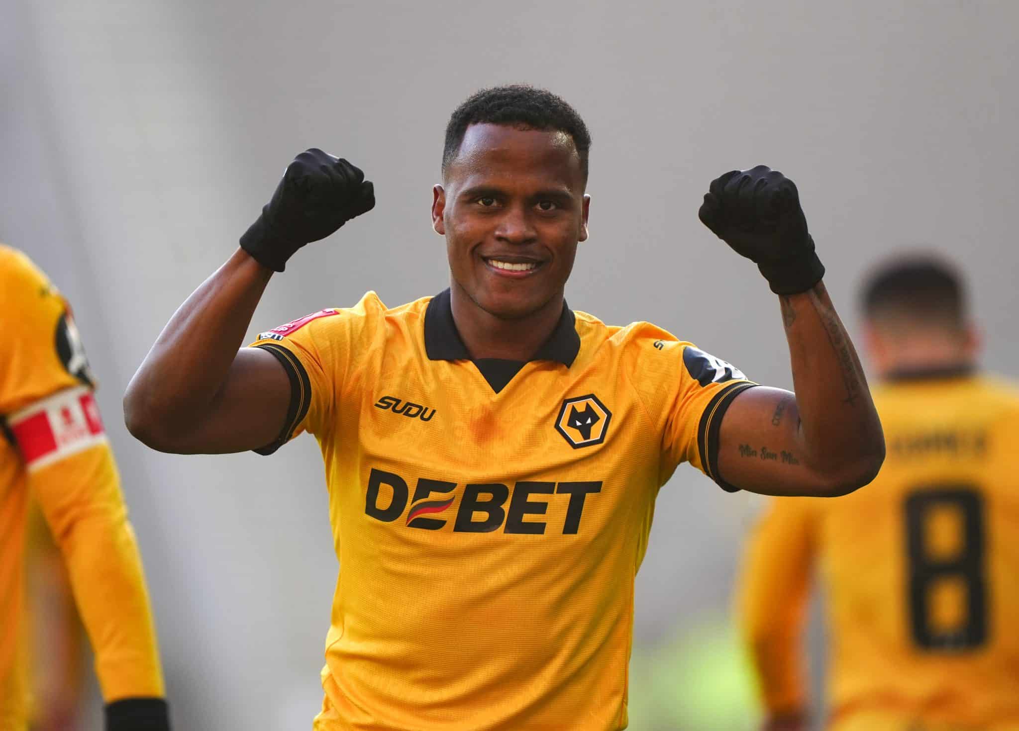 Jhon Arias comemora seu gol na vitória do Wolverhampton