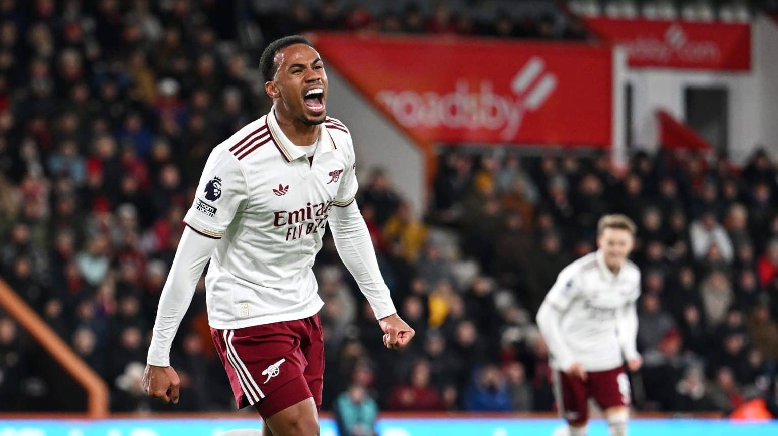 Gabriel Magalhães comemora o primeiro gol do Arsenal