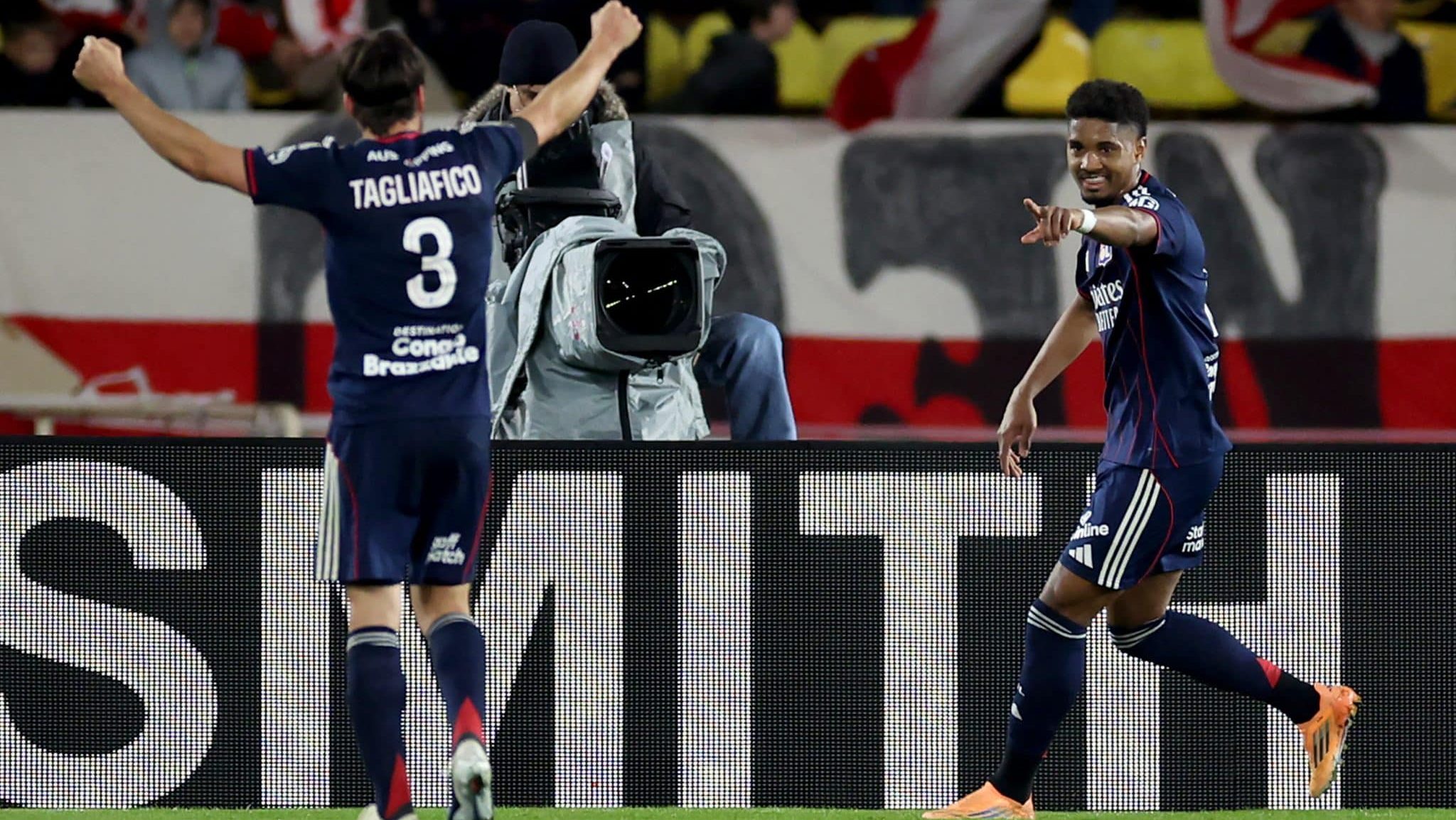 O Lyon derrotou o Monaco por 3 a 1 na Ligue 1