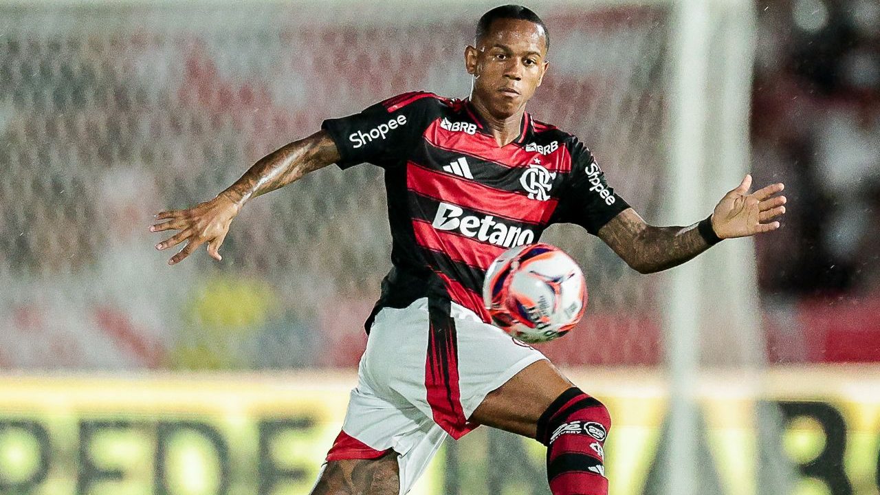 Wallace Yan vai para o Bragantino