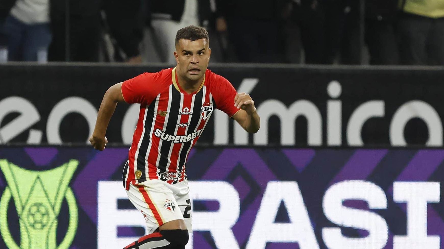 Alisson jogando pelo São Paulo